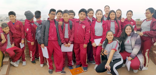 foto con estudiantes de nivel secundaria